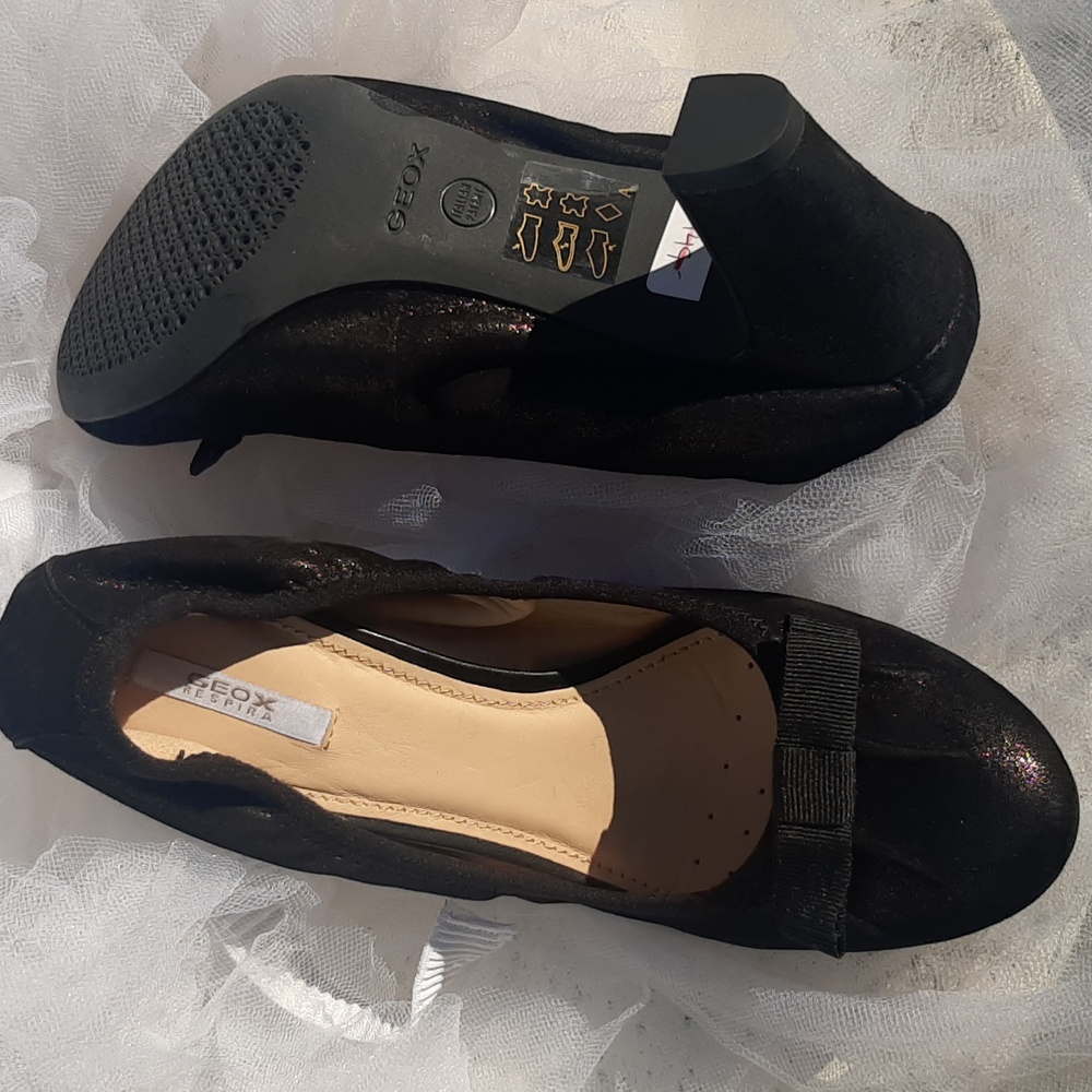 Geox RESPIRA☁️NWOT Shimmering Black Heels with Bow